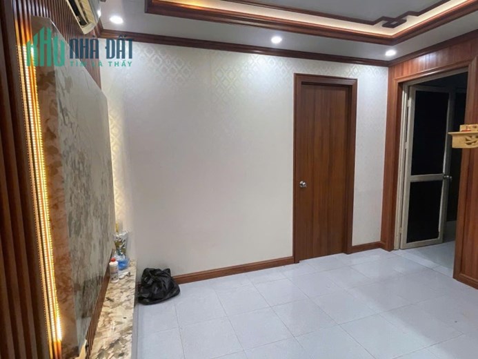 Chính chủ em cần căn tập thể tầng 1, 3 ngủ và 2Wc, tại Nguyễn Trãi, Siêu Vip, Mặt đường ô tô tránh