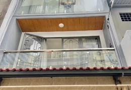 Gấp bán, DT: 51m2, 5.x tỷ, ô tô đậu cửa, 3 tầng BTCT, nhà đẹp, tặng nội thất, xách vali vào ở ngay