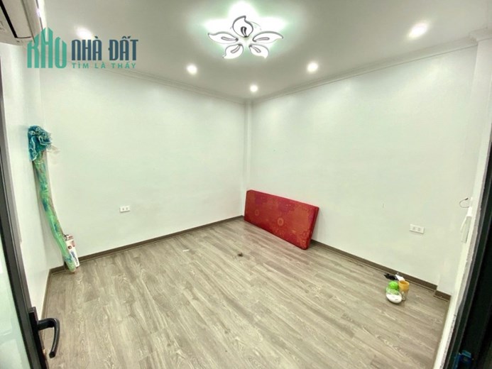 Mặt phố Nguyễn Khuyến kinh doanh sầm uất, vỉa hè rộng 20 * 5 Tầng nhỉnh 7 tỷ