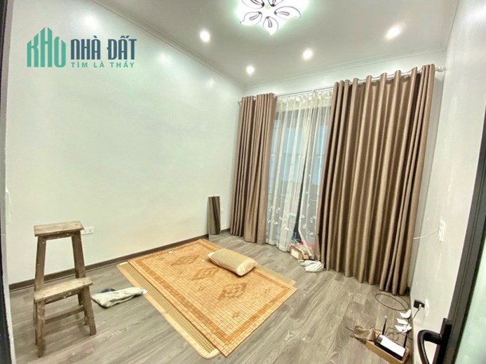 Mặt phố Nguyễn Khuyến kinh doanh sầm uất, vỉa hè rộng 20 * 5 Tầng nhỉnh 7 tỷ