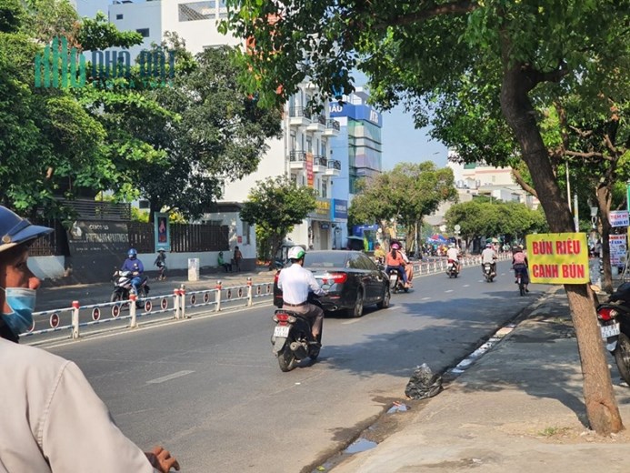 Bán nhà MTKD Nguyễn Sơn DT 9x34m, vuông vức. Giá tốt!!!