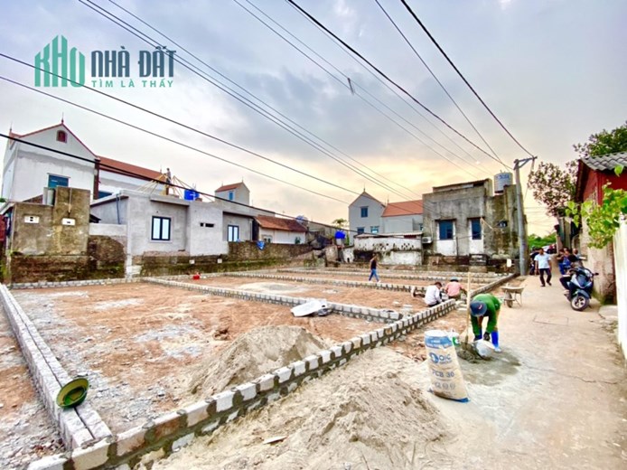 5 lô F0 chủ nguồn, Đất thổ cư xã Tự Nhiên, Thường Tín. Giá 28 triệu/m, 92m. Mặt tiền 5m, xe 7 chỗ