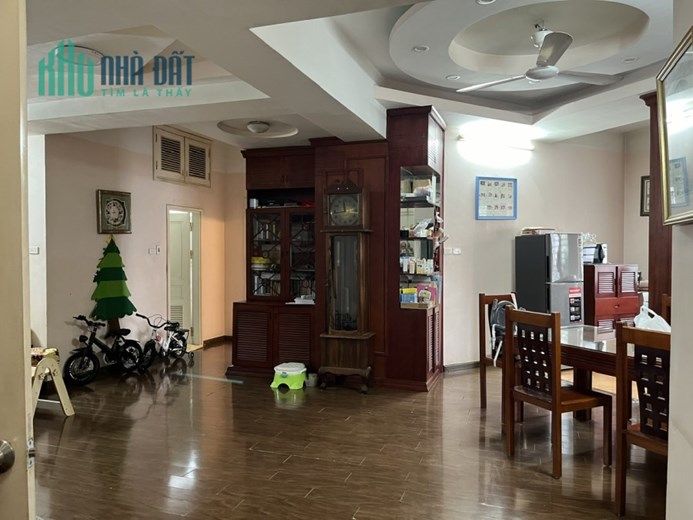 Bán chung cư mặt phố Trần Thái Tông, Cầu Giấy, Hà Nội, 146m2, 3N, 3VS, miễn TG