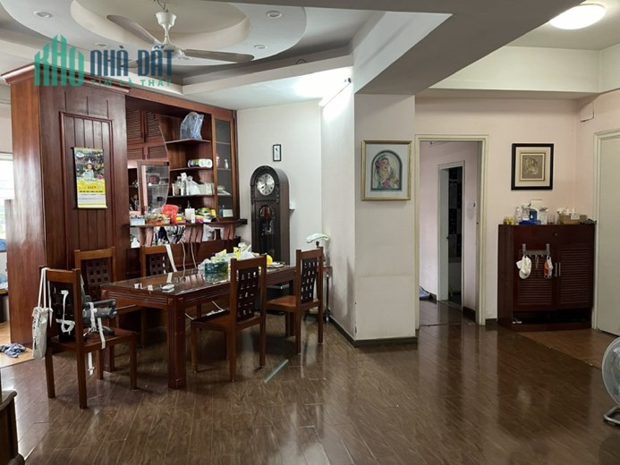 Bán chung cư mặt phố Trần Thái Tông, Cầu Giấy, Hà Nội, 146m2, 3N, 3VS, miễn TG