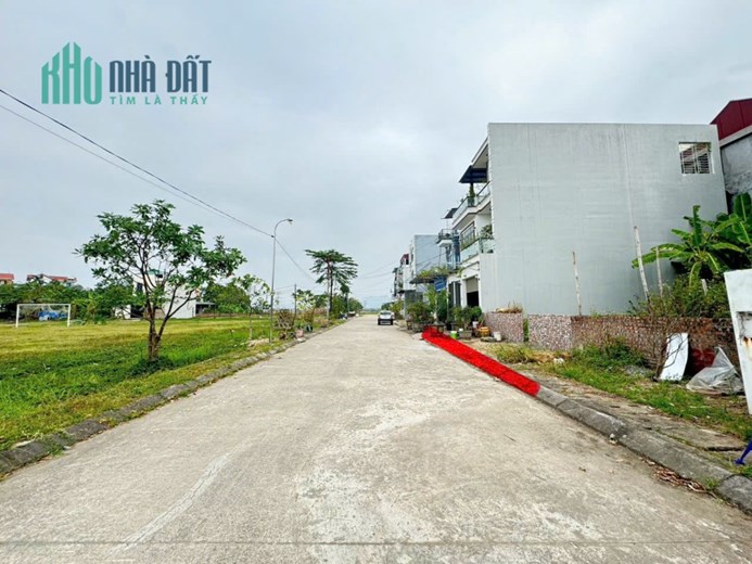 Bán đất Thanh Xuân, Sóc Sơn, HN. Đường 6m, vỉa hè, veiw sân bóng. DT 87m, giá 3,1 tỷ.