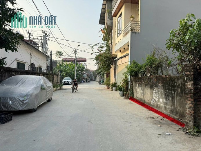 Bán đất tổ 11, TT Quang Minh, Mê Linh, HN. Đường thông, oto vào đất. DT 110m, giá 35tr/1m.