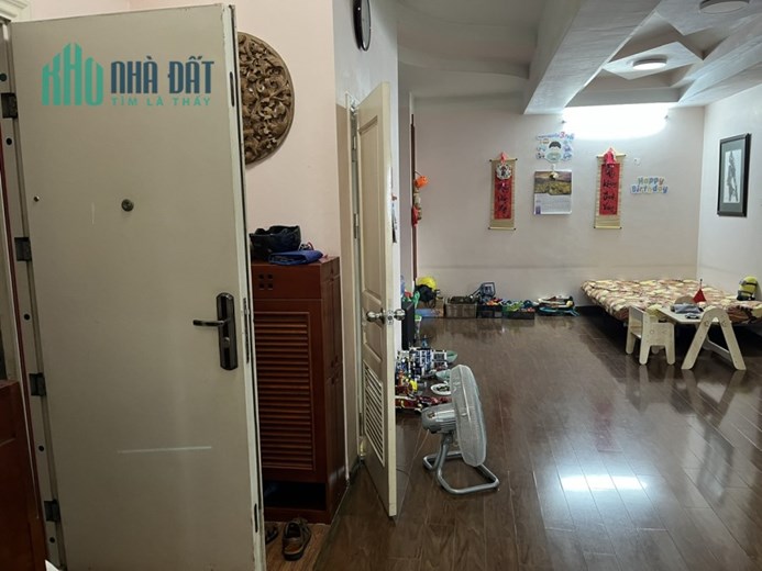 Chính chủ bán chung cư D5 Trần Thái Tông, Khu đô thị Cầu Giấy, Hà Nội, full nội  thất, 146m2, 3N,