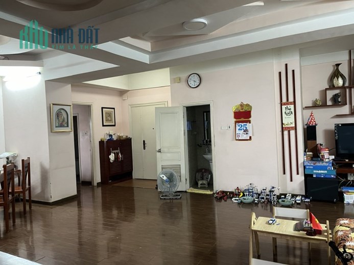 Chính chủ bán chung cư D5 Trần Thái Tông, Khu đô thị Cầu Giấy, Hà Nội, full nội  thất, 146m2, 3N,