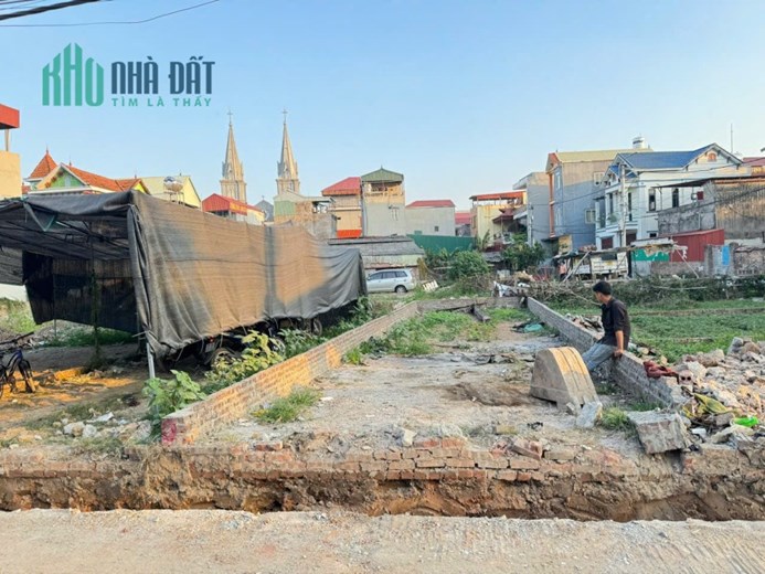 Bán 70m đất tổ 11, TT Quang Minh, Mê Linh, HN. Trục chính làng, mặt tiền kinh doanh. Giá 3,9 tỷ.