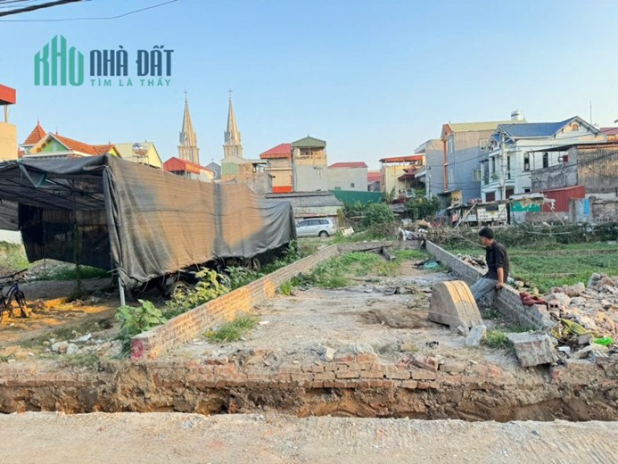 Bán 70m đất tổ 11, TT Quang Minh, Mê Linh, HN. Trục chính làng, mặt tiền kinh doanh. Giá 3,9 tỷ.