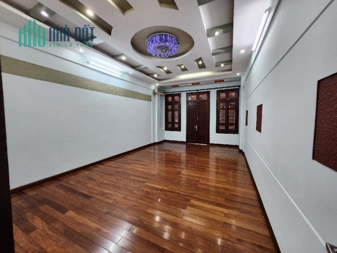 BÁN NHÀ NGÕ 106 HOÀNG QUỐC VIỆT, ÔTÔ VÀO NHÀ+ PHÂN LÔ + KINH DOANH + VĂN PHÒNG,GIÁ 24,8 TỶ, DT59 M2