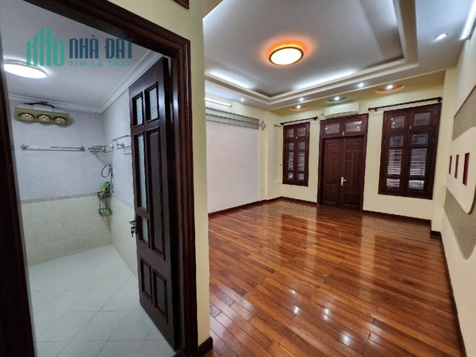 BÁN NHÀ NGÕ 106 HOÀNG QUỐC VIỆT, ÔTÔ VÀO NHÀ+ PHÂN LÔ + KINH DOANH + VĂN PHÒNG,GIÁ 24,8 TỶ, DT59 M2