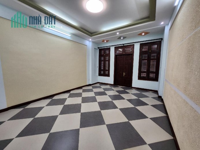 BÁN NHÀ NGÕ 106 HOÀNG QUỐC VIỆT, ÔTÔ VÀO NHÀ+ PHÂN LÔ + KINH DOANH + VĂN PHÒNG,GIÁ 24,8 TỶ, DT59 M2