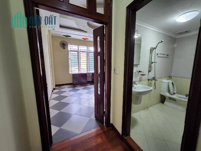 BÁN NHÀ NGÕ 106 HOÀNG QUỐC VIỆT, ÔTÔ VÀO NHÀ+ PHÂN LÔ + KINH DOANH + VĂN PHÒNG,GIÁ 24,8 TỶ, DT59 M2