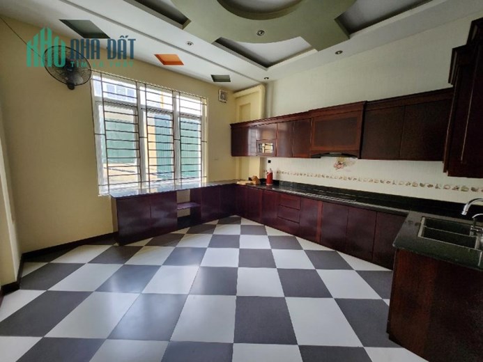 BÁN NHÀ NGÕ 106 HOÀNG QUỐC VIỆT, ÔTÔ VÀO NHÀ+ PHÂN LÔ + KINH DOANH + VĂN PHÒNG,GIÁ 24,8 TỶ, DT59 M2