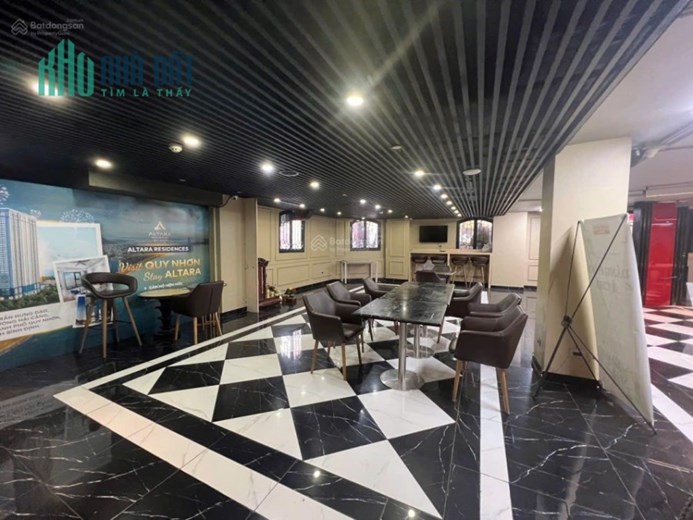 Cho thuê nhà mặt phố Láng Hạ 120m2 x 2tầng. MT 8m giá 100tr. Thông sàn, free 1th sửa, nhận nhà luôn