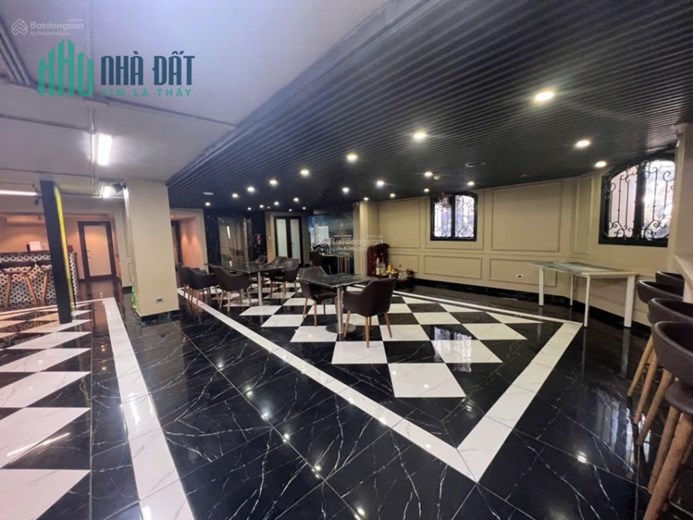 Cho thuê nhà mặt phố Láng Hạ 120m2 x 2tầng. MT 8m giá 100tr. Thông sàn, free 1th sửa, nhận nhà luôn