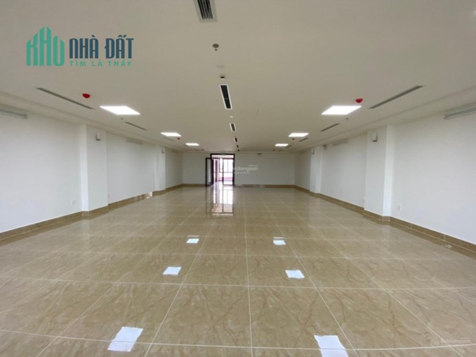 Cho thuê liền kề tại Vạn Phúc HĐ kinh doanh mọi mô hình. DT: 250mx2T +  mt 10 m. Thông sàn