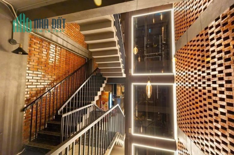 Cho thuê mặt bằng kinh doanh phố Thái Hà, MT 5.5m, Phù hợp KD hàng ăn, cafe, vị trí đẹp, để xe rộng