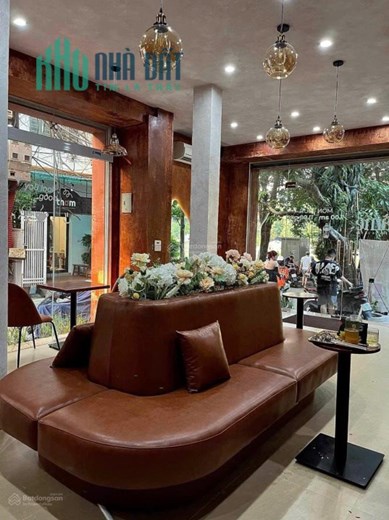 Siêu hót sang nhượng quán cafe hồ Chùa Láng nhượng, Giá thuê 28tr, 60m2 lô góc 2 mặt tiền