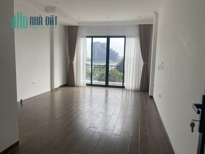 Bán nhà 6 tầng mặt đường Lạc Long Quân 6 tầng, thang máy.