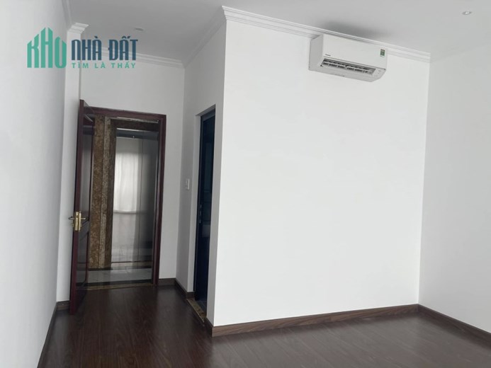 Bán nhà 6 tầng mặt đường Lạc Long Quân 6 tầng, thang máy.