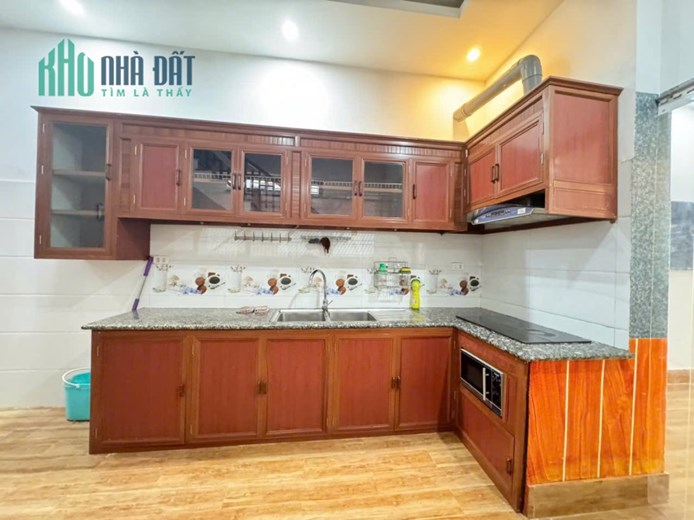 Bán nhà 3 tầng tổ 5, Quang Minh, Mê Linh, HN. Oto tránh, 5 xe oto đỗ sân. DT 100m, giá 5,1 tỷ.