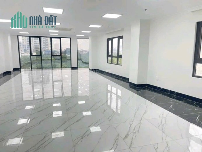 Bán toà văn phòng 9 tầng lô góc 3 mặt thoáng, mặt tiền 6.3m, đường Hoàng Quốc Việt giá 50 tỷ