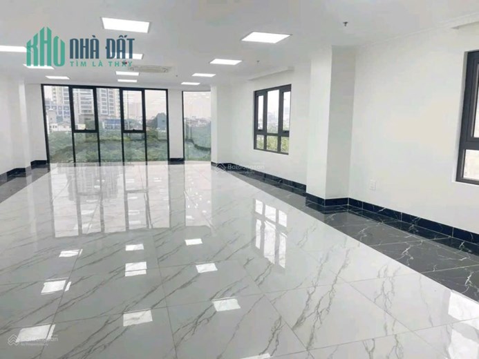 Bán toà văn phòng 9 tầng lô góc 3 mặt thoáng, mặt tiền 6.3m, đường Hoàng Quốc Việt giá 50 tỷ
