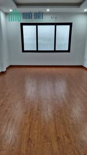 Bán nhà đẹp tại đường Hoàng Quốc Việt 8,5 tỷ - 35m2 - nhiều tiện ích lại sát đường ô tô tránh