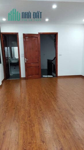 Bán nhà đẹp tại đường Hoàng Quốc Việt 8,5 tỷ - 35m2 - nhiều tiện ích lại sát đường ô tô tránh