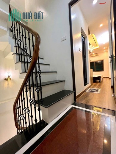 Siêu Phẩm Trở Lại Ngọc Thụy - Chỉ 5.X Tỷ - Nhà Ra Ô Tô Tránh, Đỗ Cửa, Full Nội Thất