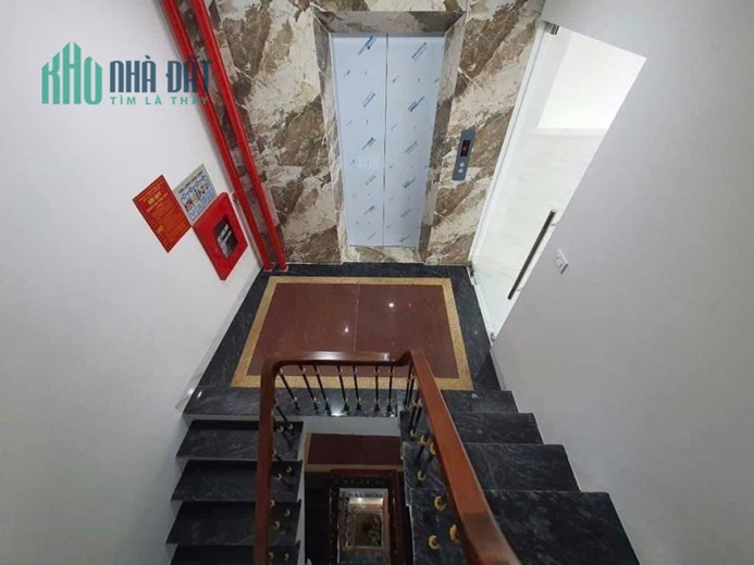 Bán gấp tòa văn phòng Hoàng Quốc Việt, Lô góc, thông sàn thoáng sáng 125m x 9 tầng và hầm chỉ 50  tỷ