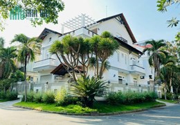 Gia đình cần cho thuê biệt thự đơn lập 5 PN, khu Cảnh Đồi, Phú Mỹ Hưng, Quận 7