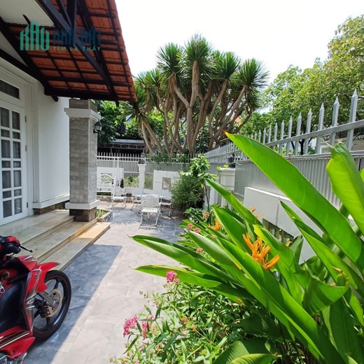 Gia đình cần cho thuê biệt thự đơn lập 5 PN, khu Cảnh Đồi, Phú Mỹ Hưng, Quận 7