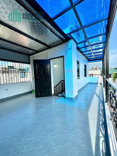 Bán căn nhà Ngõ 268 Ngọc Thụy - trước mặt 5M, giá 5.X Tỷ!
