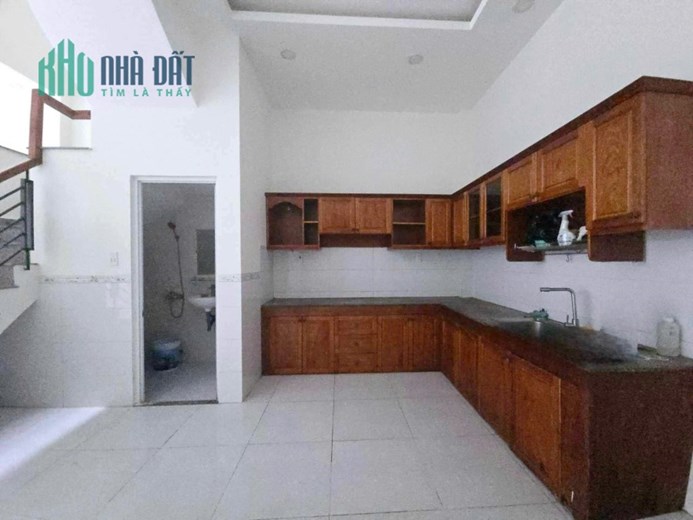 Nhà 3 tầng đường Đình Phong Phú - 55m2 - chỉ nhỉnh 5 tỷ cách Vincom Thủ Đức 500m