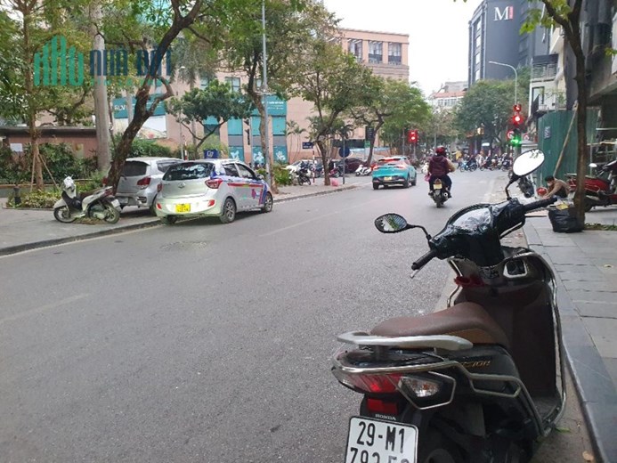 1 NHÀ RA PHỐ, MẶT TIỀN RỘNG – 4 tầng Thợ Nhuộm 36m chỉ 9.5 tỷ - THANG MÁY ĐẸP, KINH DOANH TỐT