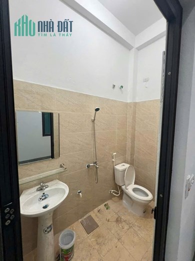 Chủ cần tiền bán nhanh nhà mới xây tổ 6 - Gia Trung, Quang Minh. Xây kiên cố thiết kế 3 tầng
