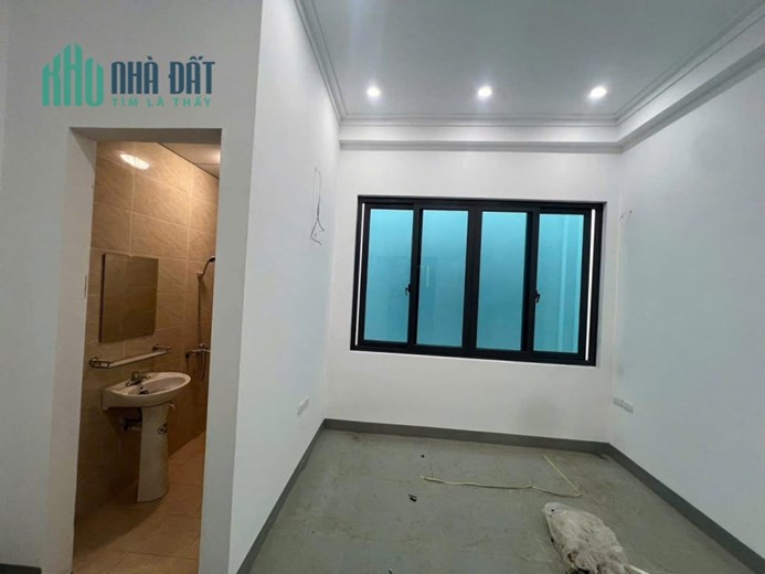 Chủ cần tiền bán nhanh nhà mới xây tổ 6 - Gia Trung, Quang Minh. Xây kiên cố thiết kế 3 tầng