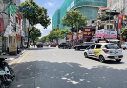 NGÕ NÔNG THẲNG, NHÀ CÓ SÂN – 3 tầng Nguyễn Thái Học 30m chỉ 5 tỷ
