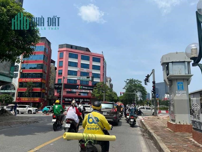 Bán tòa văn phòng mặt phố Nguyễn Khang, thông sàn, dòng tiền 1.2 tỷ/năm, nhà mới tinh, 36 tỷ