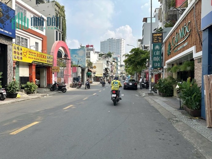 👉 Nhà Trần Đình Xu, quận 1 - 62 m2 nở hậu - nhà cũ tiện xây mới 1 T 2L