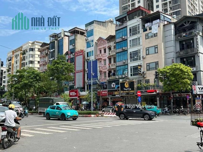 Bán gấp tòa nhà VP mặt phố Nguyễn Hoàng mới koong, 9 tầng có hầm rộng, sẵn dòng tiền 90tr chỉ 35 tỷ