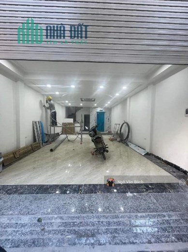Bán tòa văn phòng - phố Trần Quốc Hoàn. 65m2, MT 6.1m, 26 tỷ dòng tiền 800tr/năm