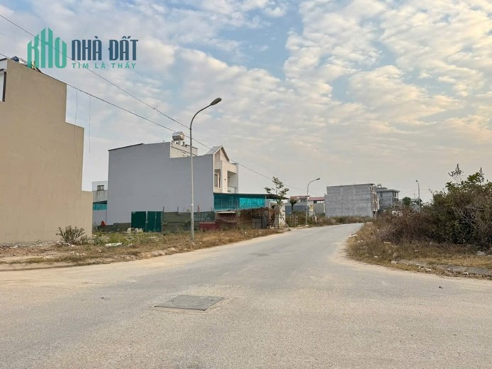 Bán nhà 3 tầng mới kính koong khu đô thị Chi Đông, Mê Linh, HN. DT 188m, giá 8,75 tỷ.
