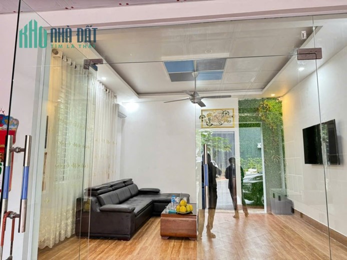 Bán nhà 3 tầng mới kính koong khu đô thị Chi Đông, Mê Linh, HN. DT 188m, giá 8,75 tỷ.