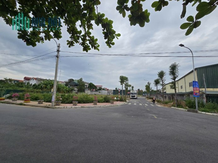 BÁN GẤP ĐẤT ĐẤU GIÁ 2 MẶT THOÁNG TRƯỚC SAU TỔ 4, TT. QUANG MINH, MÊ LINH , VỊ TRÍ ĐẸP.