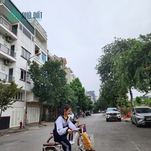 Rẻ bằng giá đất. Liền kề 4 tầng KĐT Kiến Hưng. Đường 3 ô tô tránh đỗ. Kinh doanh đỉnh
