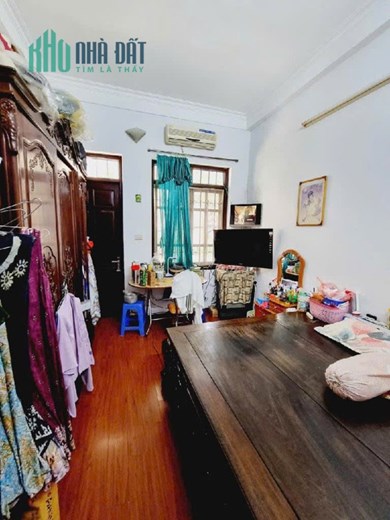 Hời! 
Bán nhà QUAN NHÂN - CỰ LỘC, 38m2, chỉ 5,8 tỷ, Ngõ nông, Thông các ngả, Nhà đẹp, Sát Royal